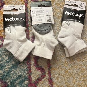 Feetures Elite Max Cushion White and Gray Socks